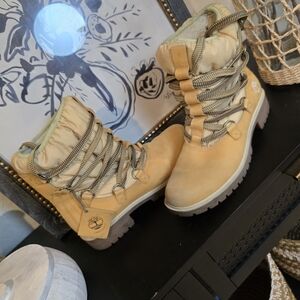 Timberland Women's Puffy Shearling Slip On Tie Up Half Calf Boots 8.5